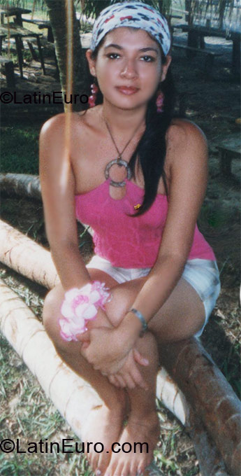 Date this attractive Honduras girl Erika Yessenia from Puerto Cortes HN1396
