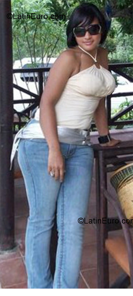 Date this foxy Dominican Republic girl Melissa from Santo Domingo DO14733