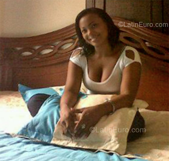 Date this voluptuous Colombia girl Jessica from Tumaco CO16512