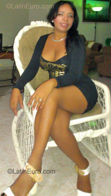 Date this sensual Dominican Republic girl Virginia from Santo Domingo DO19030