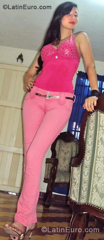 Date this charming Colombia girl Xiomara from Medellin CO10525