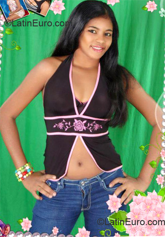 Date this lovely Dominican Republic girl Tahiris from Santiago DO19820