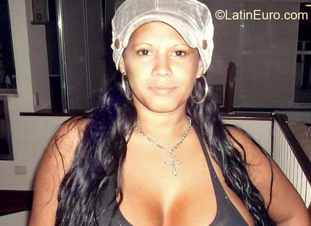 Date this hot Brazil girl Rachilen from Rio De Janeiro BR8832