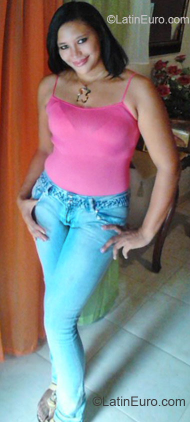 Date this sensual Dominican Republic girl Sany from Santo Domingo DO11722