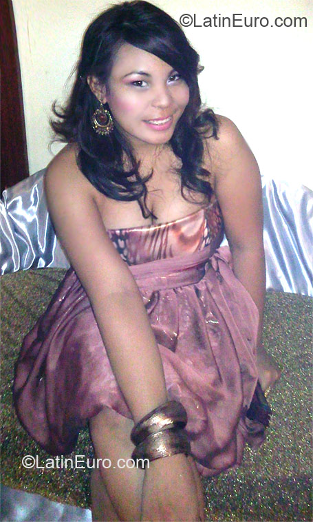 Date this voluptuous Philippines girl Catherine from Batangas PH494