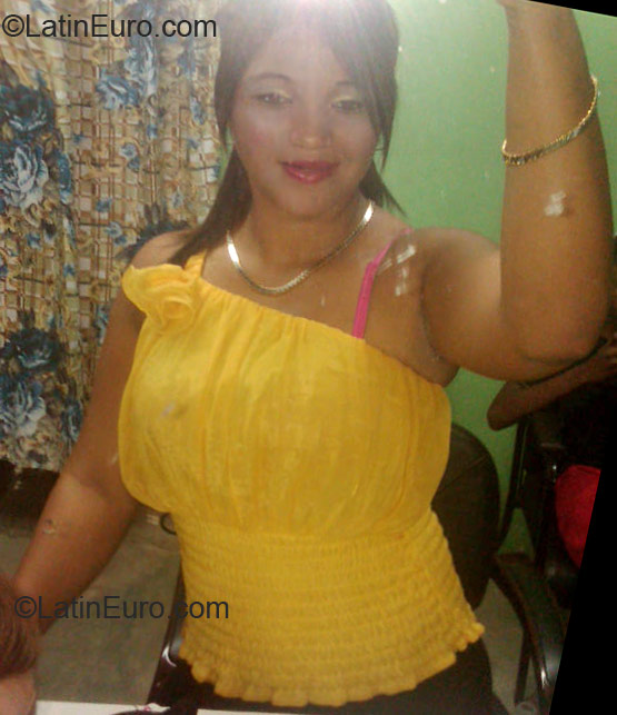Date this lovely Dominican Republic girl Josmary payano from Santo Domingo DO11923