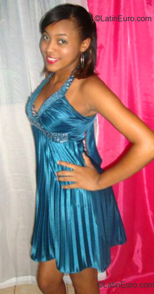 Date this georgeous Dominican Republic girl Pamela from La Vega DO12002