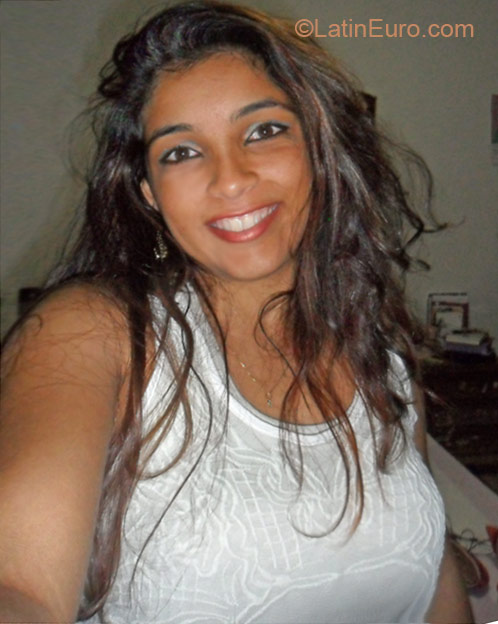 Date this sultry Brazil girl Aurelia from Goiania BR7078