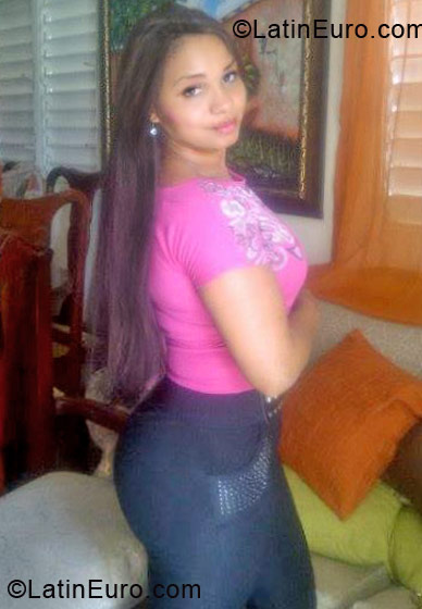 Date this exotic Dominican Republic girl Yomari from Santiago DO12363