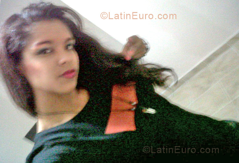 Date this stunning Colombia girl Taty05 from Cali CO14753