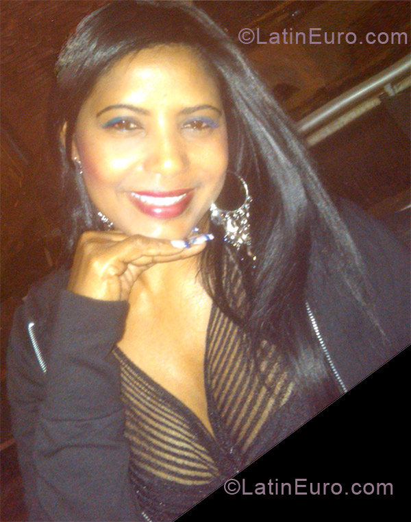Date this beautiful Dominican Republic girl Ingrid from Santiago DO19388