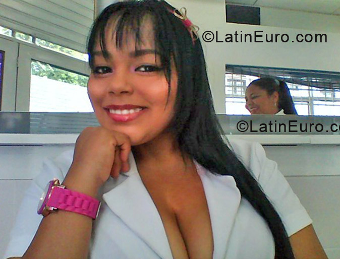 Date this nice looking Colombia girl DIANA from Cali CO11498