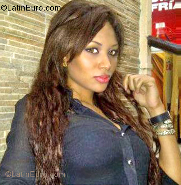 Date this lovely Dominican Republic girl Indira from Santo Domingo DO12971