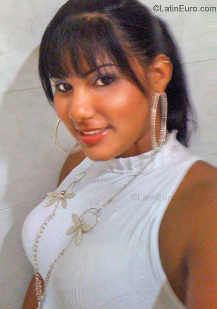 Date this athletic Dominican Republic girl Mabel from La Vega DO16079