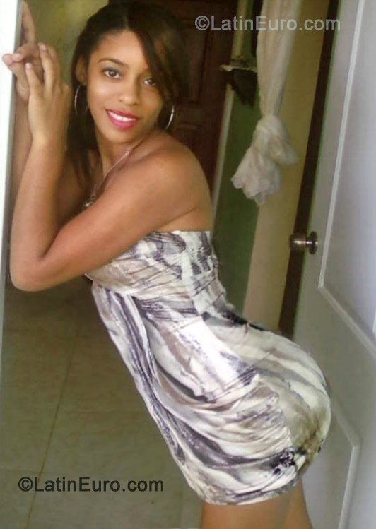 Date this stunning Dominican Republic girl Marleny from Santiago DO13471