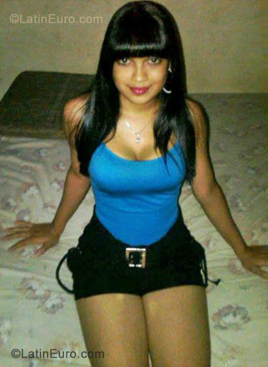 Date this attractive Dominican Republic girl Yoenny from Santiago DO13491