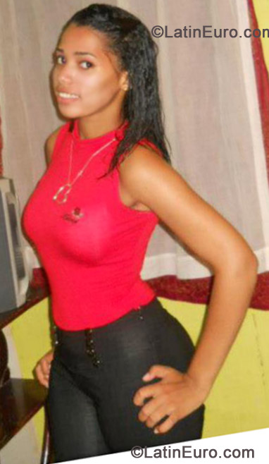 Date this attractive Dominican Republic girl Annelis from Santo Domingo DO13581