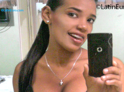 Date this funny Dominican Republic girl Jazmyn from Bonao DO13709