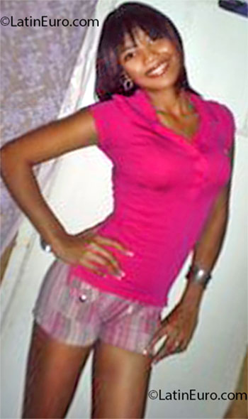 Date this athletic Dominican Republic girl Claribel from Santiago DO13757