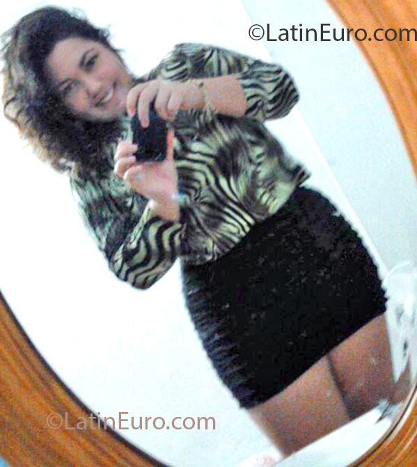 Date this beautiful Portugal girl Thaysa from Lagos PT58