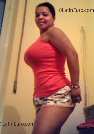 Date this exotic Dominican Republic girl Kenia from Bonao DO14262