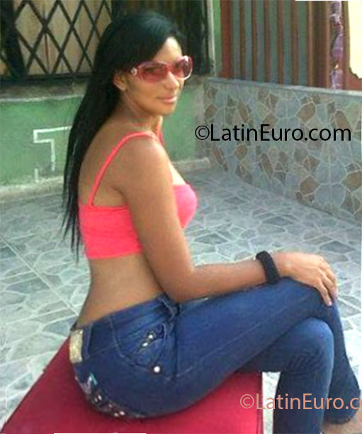Date this pretty Colombia girl LEIDY from Cali CO12212