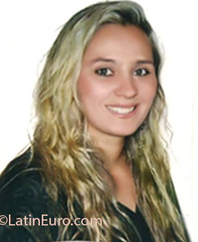 Date this nice looking Brazil girl Gleisekely from Brasilia BR7518