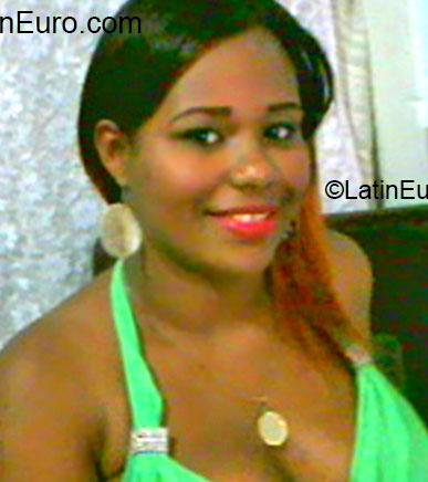Date this foxy Dominican Republic girl Evanyelina from Santiago DO14806
