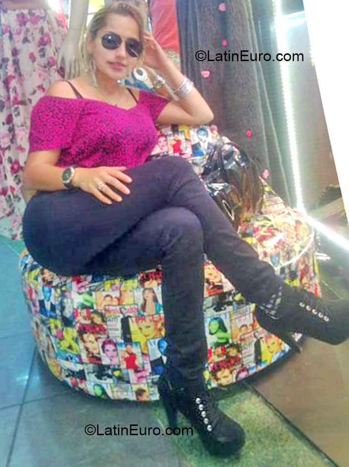 Date this exotic Colombia girl Yulieth from Bogota CO12410