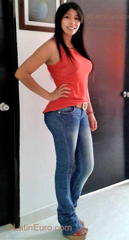 Date this foxy Colombia girl Yenifer from Neiva CO12425