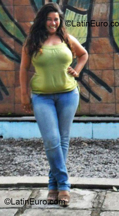Date this athletic Brazil girl Alexandra from Recife BR7587