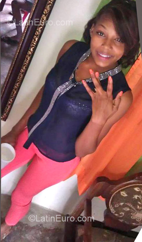 Date this attractive Dominican Republic girl Amauri from Santo Domingo DO15026