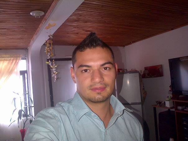 Date this young Colombia man Mario andres si from Pereira CO12635