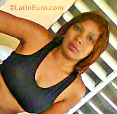 Date this athletic Dominican Republic girl Estebania from Santo Domingo DO15696