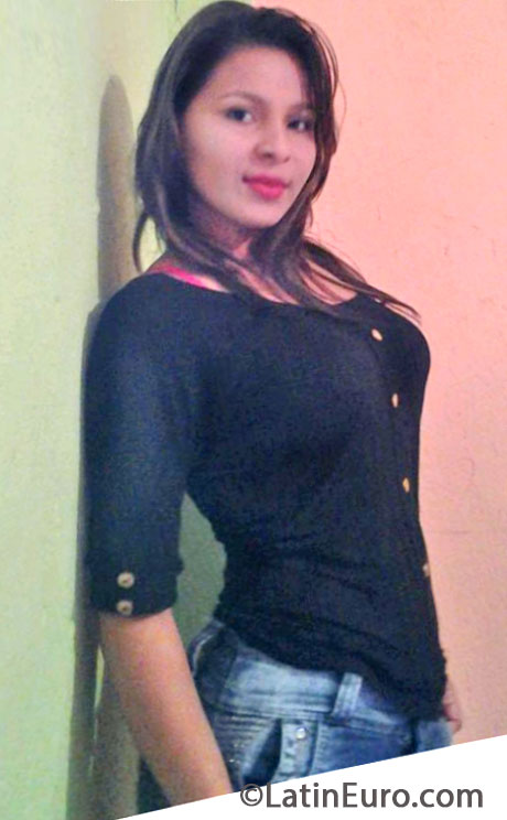 Date this tall Colombia girl Darys from Monteria CO13050