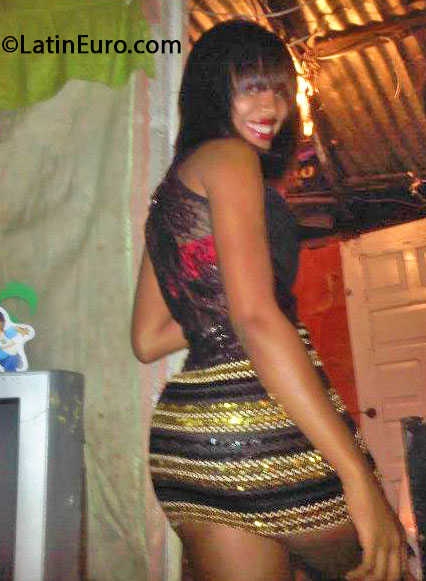 Date this voluptuous Dominican Republic girl Nikaury from Santo Domingo DO15885