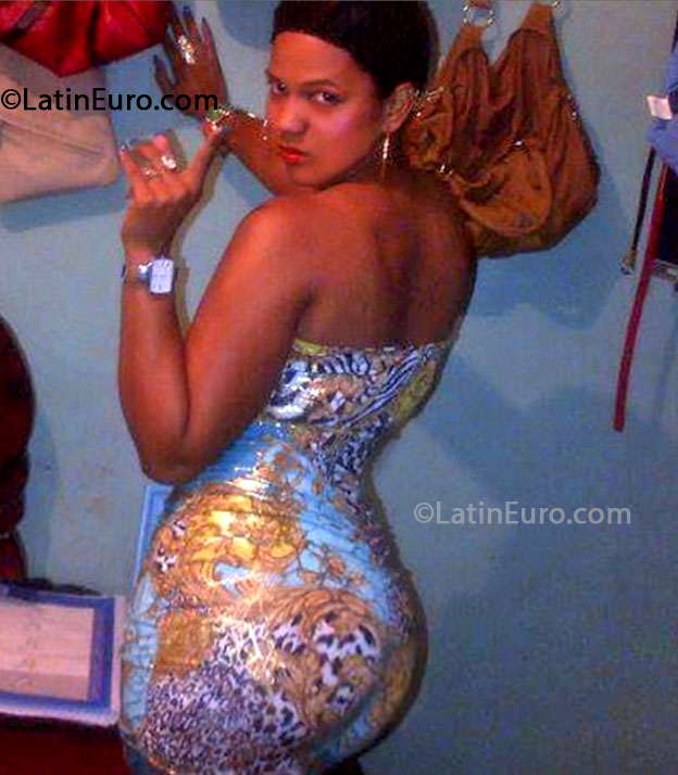 Date this lovely Dominican Republic girl Yasmin from Santo Domingo DO16201