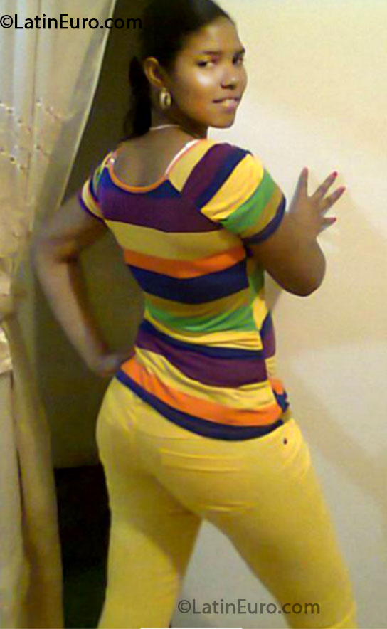 Date this gorgeous Dominican Republic girl Arisleidy from Santo Domingo DO16264