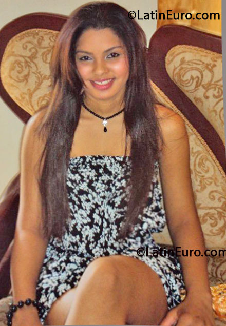 Date this sultry Dominican Republic girl Aracel from Bonao DO16369