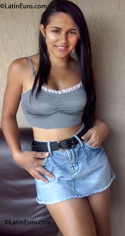 Date this cute Brazil girl Lari from Formiga BR7935