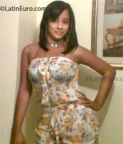 Date this hot Dominican Republic girl Erika rodriguez from Santo Domingo DO16471