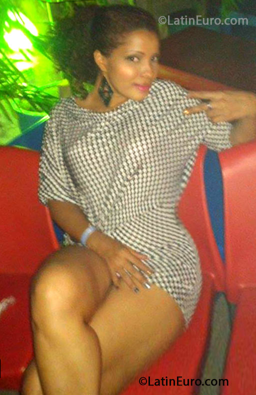 Date this fun Colombia girl Isabella from Cartagena CO18745