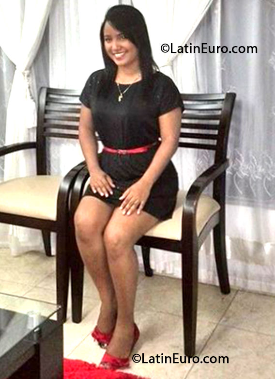 Date this happy Colombia girl Yissel from Cartagena CO13461