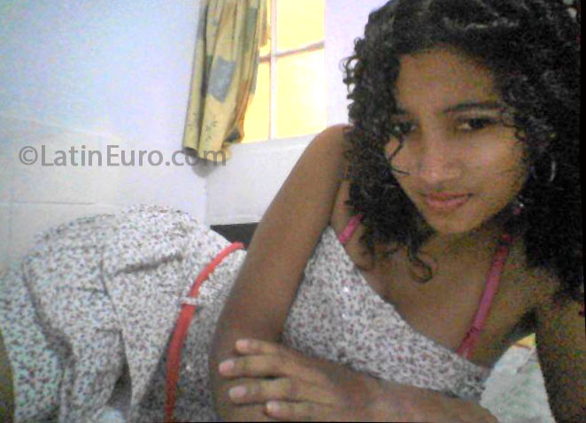 Date this charming Colombia girl Mary from Bogota CO13512