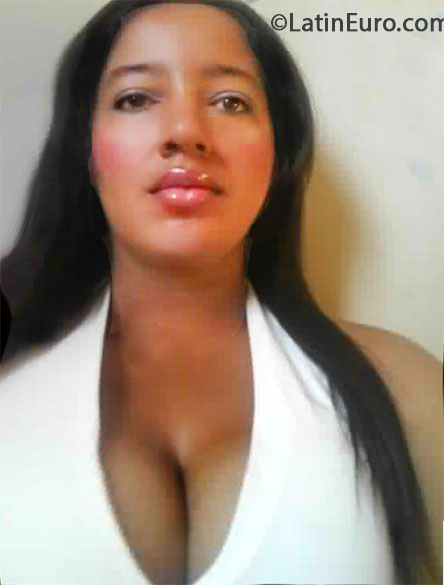 Date this voluptuous Brazil girl Flavia from Sao Paulo BR7975