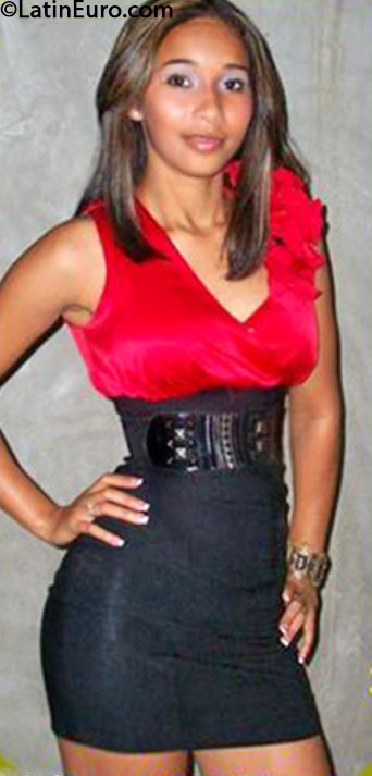 Date this nice looking Dominican Republic girl Angelica from Santo Domingo DO16629