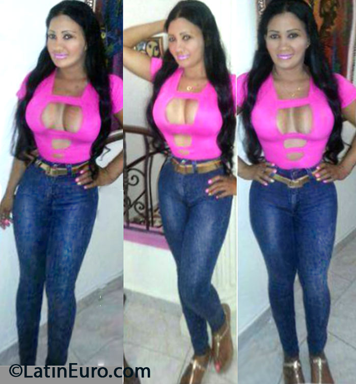 Date this attractive Dominican Republic girl Erica80 from Santo Domingo DO16637