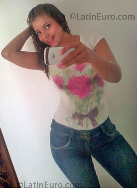 Date this delightful Colombia girl Erika from Bogota CO13563