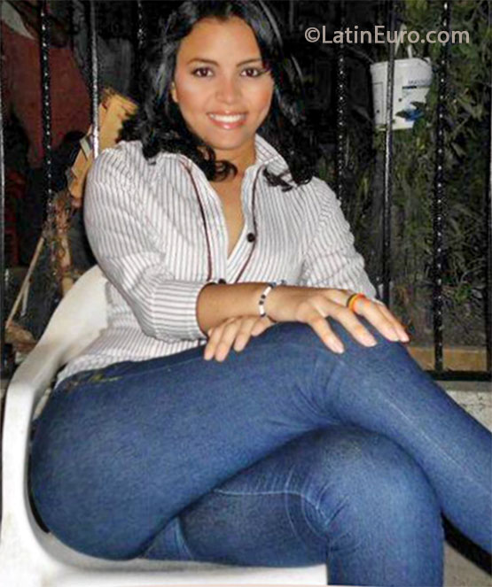 Date this beautiful Colombia girl Carolina from Barranquilla CO13597