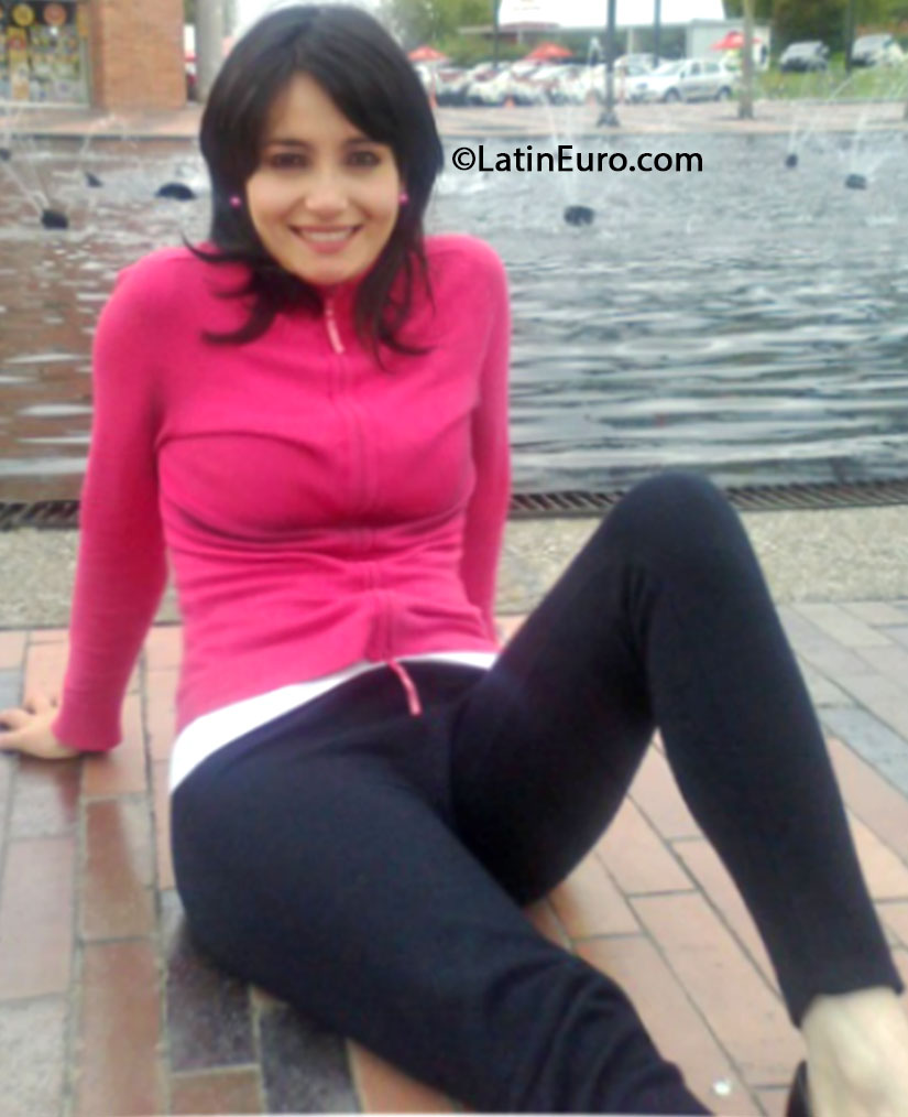 Date this charming Colombia girl PAOLA from Bogota CO13638